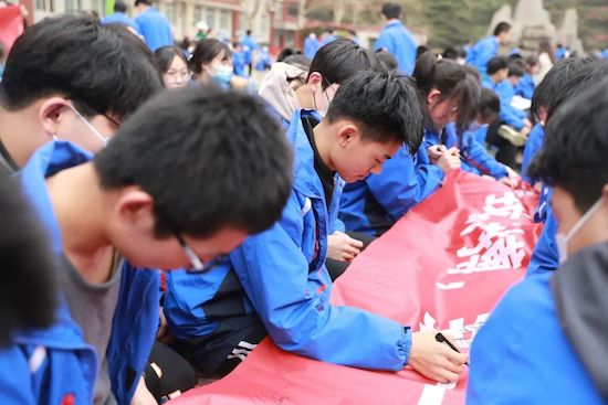 洛阳市东升第二中学2023届中考百日冲刺励志教育大会举行